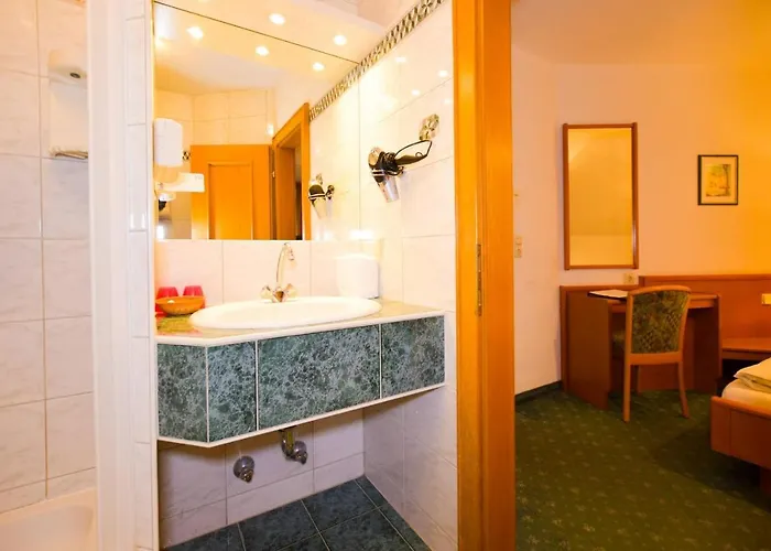 Jerolitsch אורחן 3*